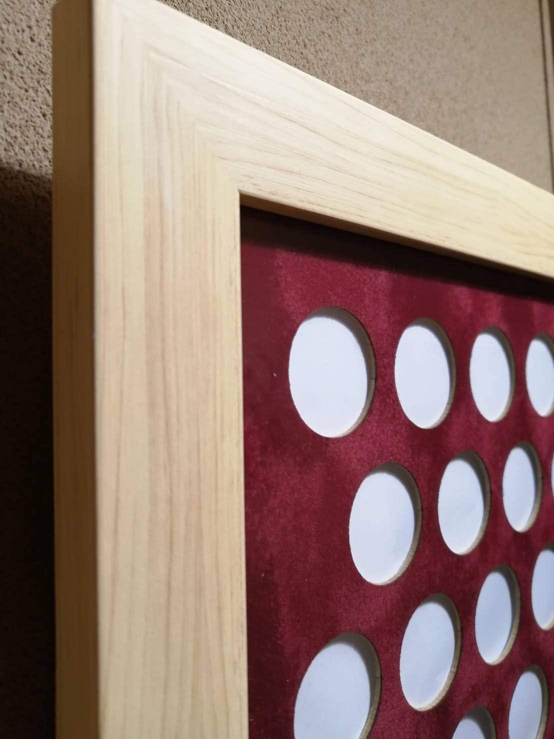 Amazon Co Jp 記念メダル収納ケース 113個収納 吊り下げ額縁 家電 カメラ