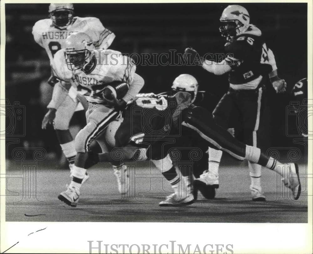 Historic Images 1987 Press Photo Mike Walker, Holmes High School Football Player at Game 8 x10 in
