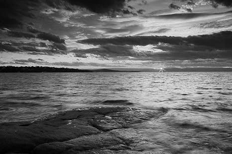 Amazon Co Jp 海の壁紙で失われた岩の多い海岸 ビーチの壁紙 白黒の キャンバス ステッカー 印刷 壁紙ポスター はがせるシール式 写真 特大 絵画 壁飾り105cmx70cm ホーム キッチン