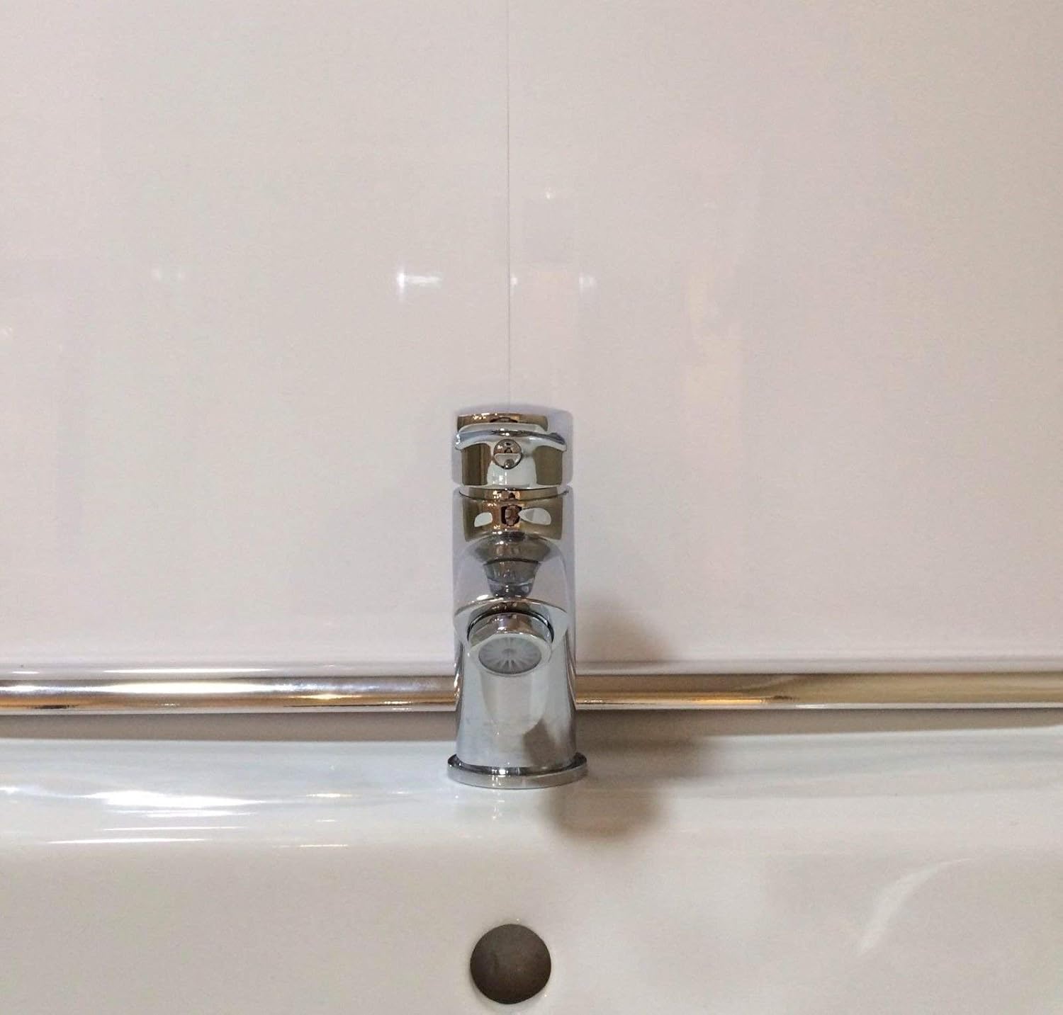 DBS Gloss White 8mm Panels Bathroom Wall Cladding Ceiling Kitchen PVC Shower Wet Wall (4 Pack), 25 x 260 cm - Image 4