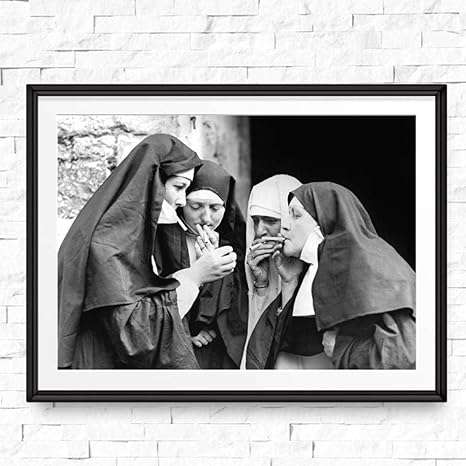 Amazon Artaslf 喫煙修道女プリントヴィンテージ写真白黒ポスタータバコ面白い壁アートキャンバス絵画絵奇妙な部屋の家の装飾 50 70センチ 非フレーム アートフレーム ポスター オンライン通販