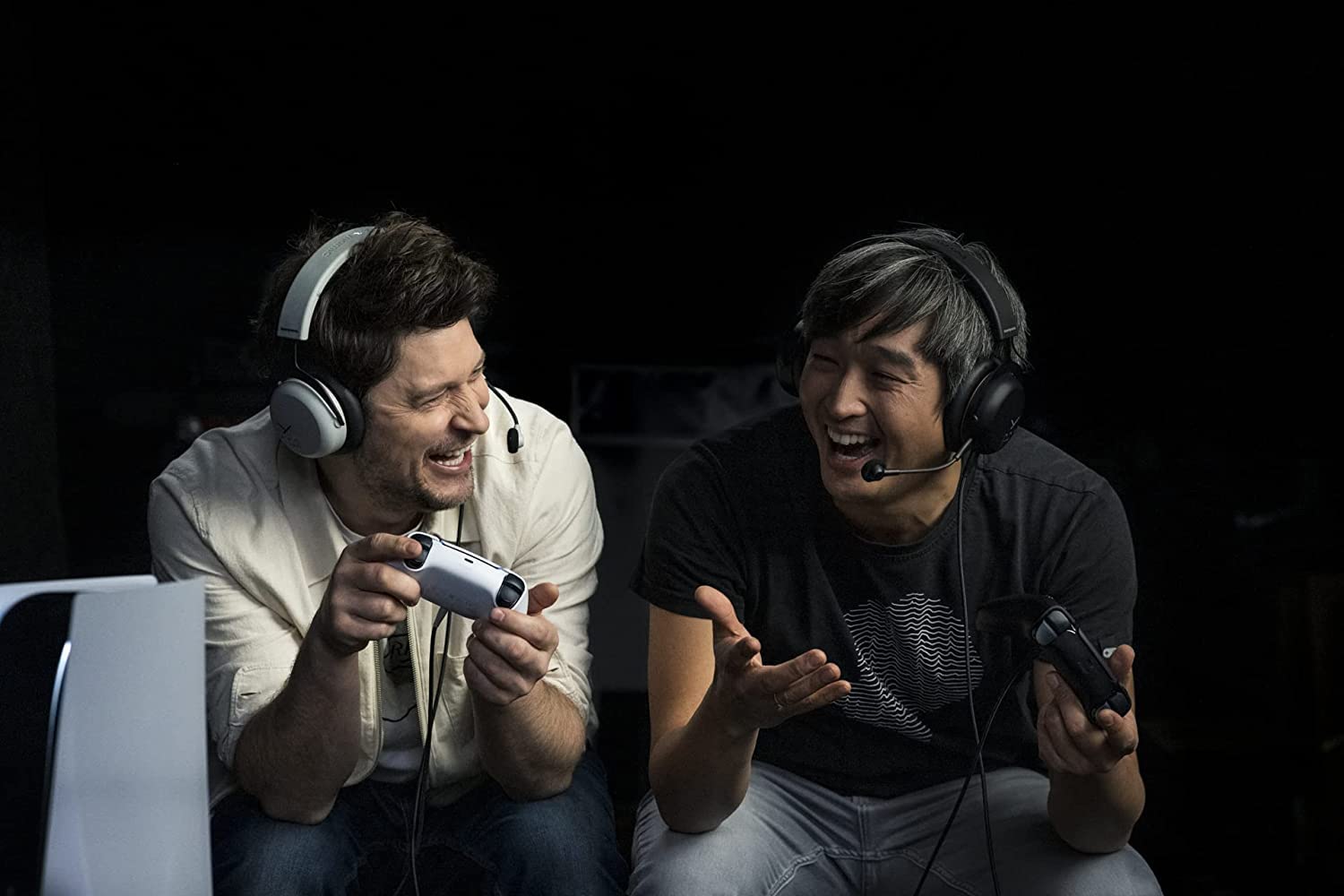 beyerdynamic MMX 100 Closed-Back Over-Ear Gaming Headset with META Voice Microphone and Excellent Sound for All Gaming Devices