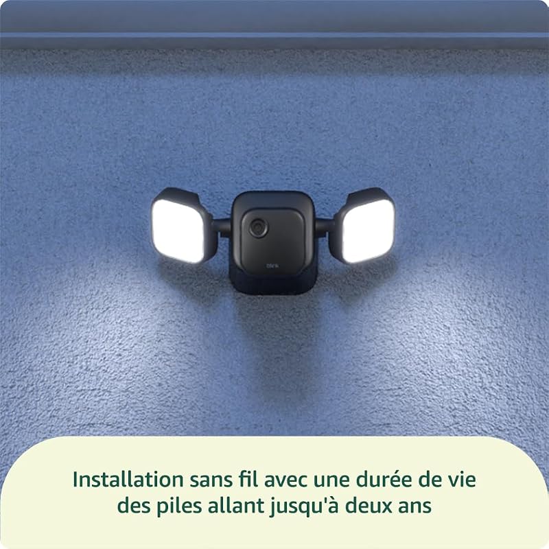 Caméra extérieure avec projecteur Blink (nouvelle génération) | Caméra de surveillance connectée sans fil, LED de 700 lumens | Module de synchronisation de base inclus
