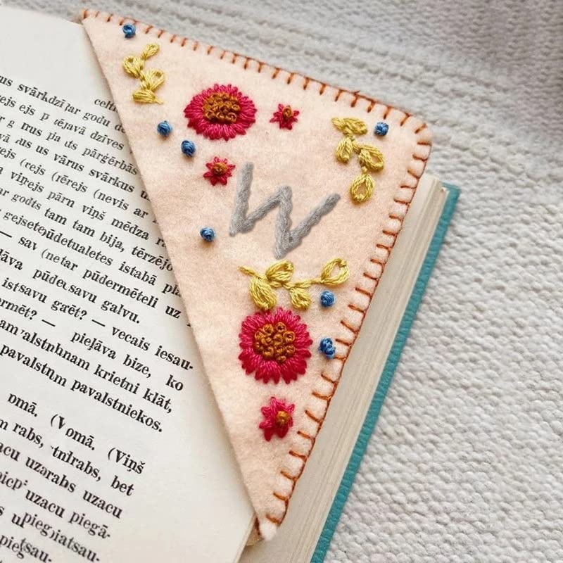 Litthing Hand Embroidered Corner Bookmark, 26 Letters Personalised Seasons Felt Triangle Bookmarks Gifts for Book Lovers Men Women