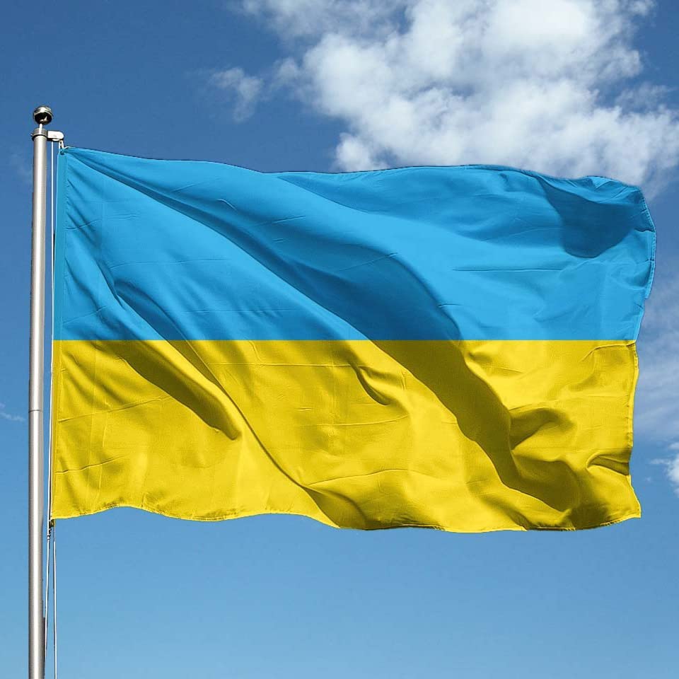 Ukrainian flag 90 x 150 cm in polyester, with double perimeter fold and laces.