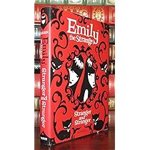 Complete Emily The Strange, The: All Things Strange | Amazon.com.br
