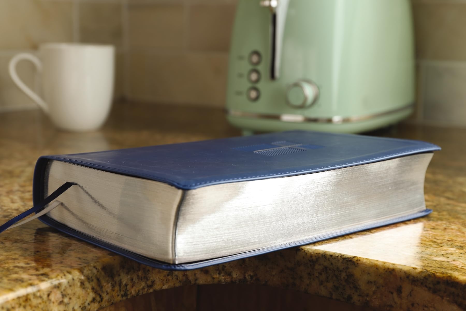 NIV, Quest Study Bible, Personal Size, Leathersoft, Blue, Comfort Print: The Only Q and A Study Bible