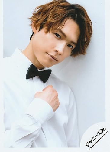 Amazon Co Jp 松村北斗 Sixtones 公式生写真 衣装白 蝶ネクタイ黒 カメラ目線 口閉じ Hobby