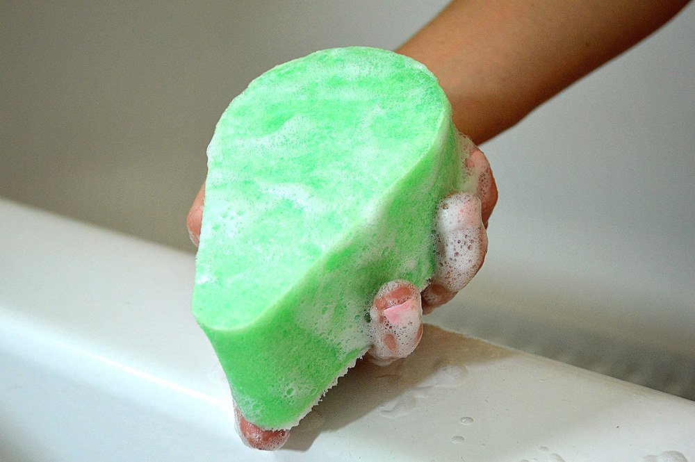 Spongeables Anti-Cellulite Body Wash in a Sponge, Fresh Aloe Scent, Spa Cellulite Massager, Moisturizer and Exfoliator, 20+ Washes, 4 oz Sponge, Pack of 1: Beauty