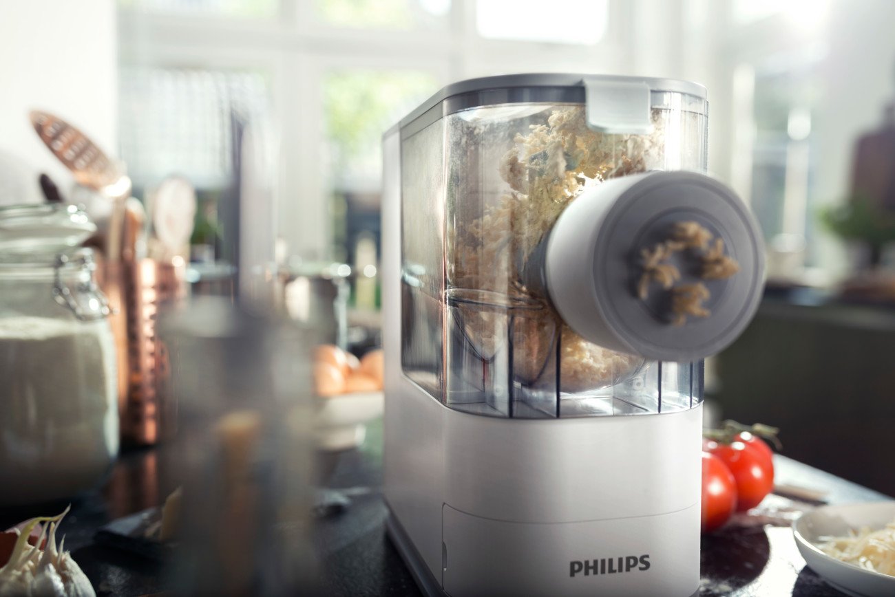 Philips Kitchen Appliances Compact Pasta and Noodle Maker, Viva Collection, Comes with 3 Default Classic Pasta Shaping Discs, Fully Automatic, Recipe Book, Small, White (HR2370/05)