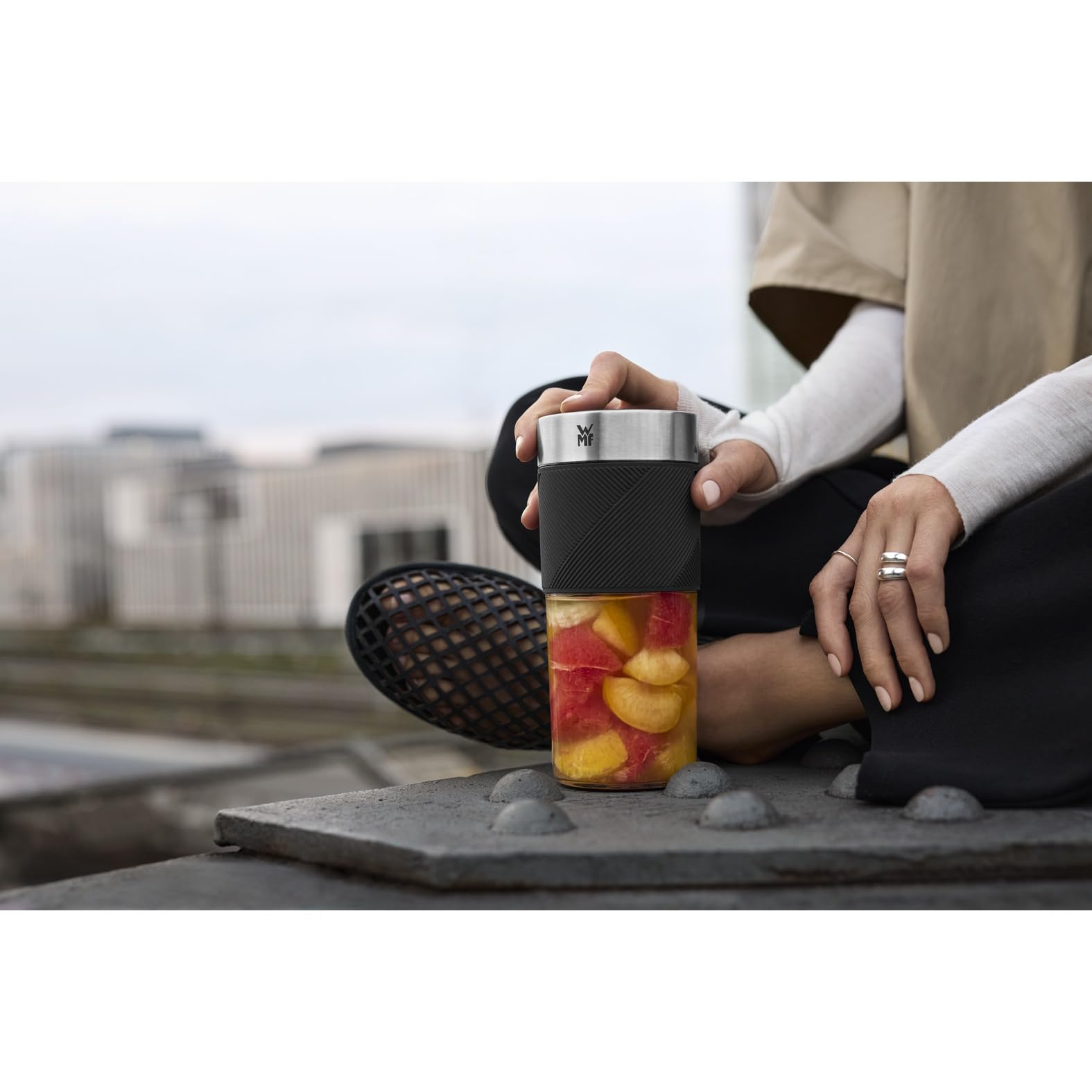 WMF Küchenminis Mix on the go 300 ml, Mini Mixer to go, USB Mixer Smoothie Maker, aufladbarer Personal Blender, tragbarer Mixer für Smoothies, Shakes 5
