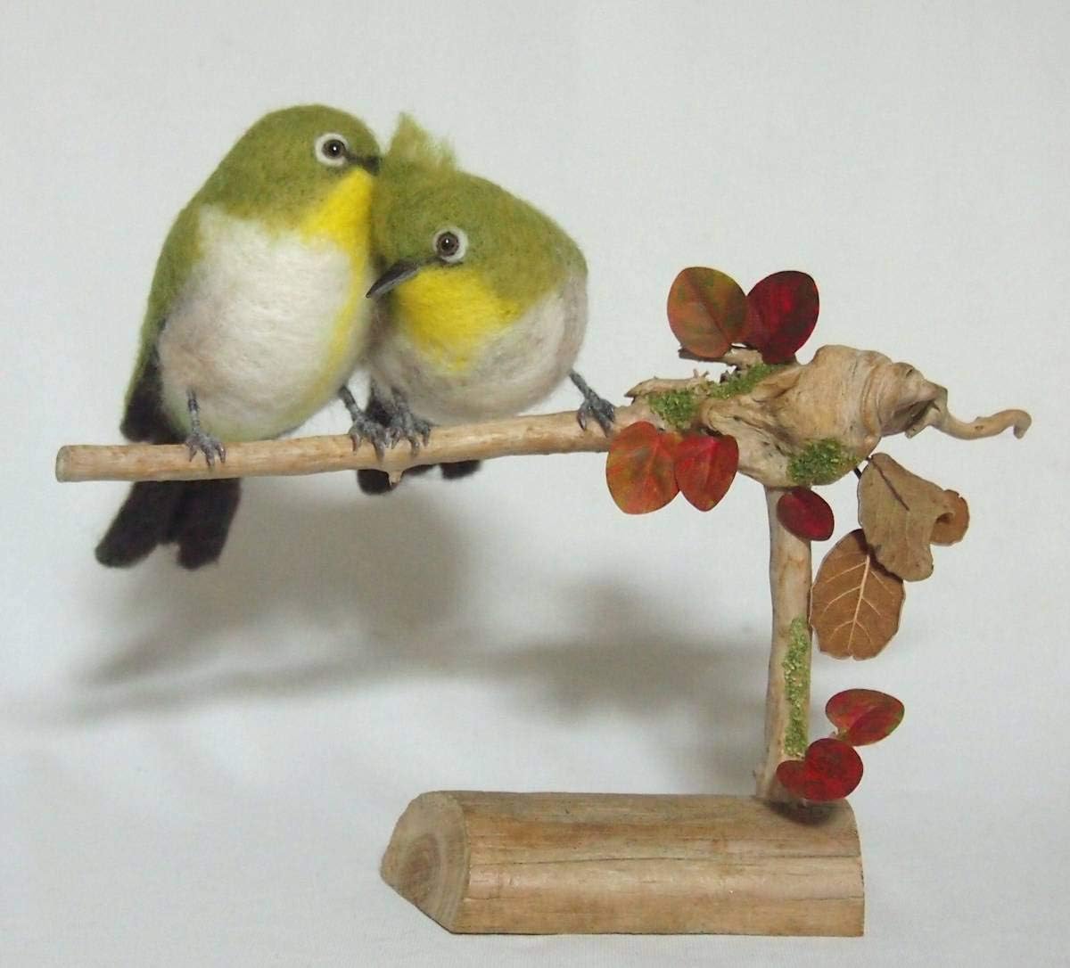 Amazon 羊毛フェルト 鳥 メジロの夫婦 野鳥 グルーミング クリスマス リース ハンドメイド おもちゃ ホビー