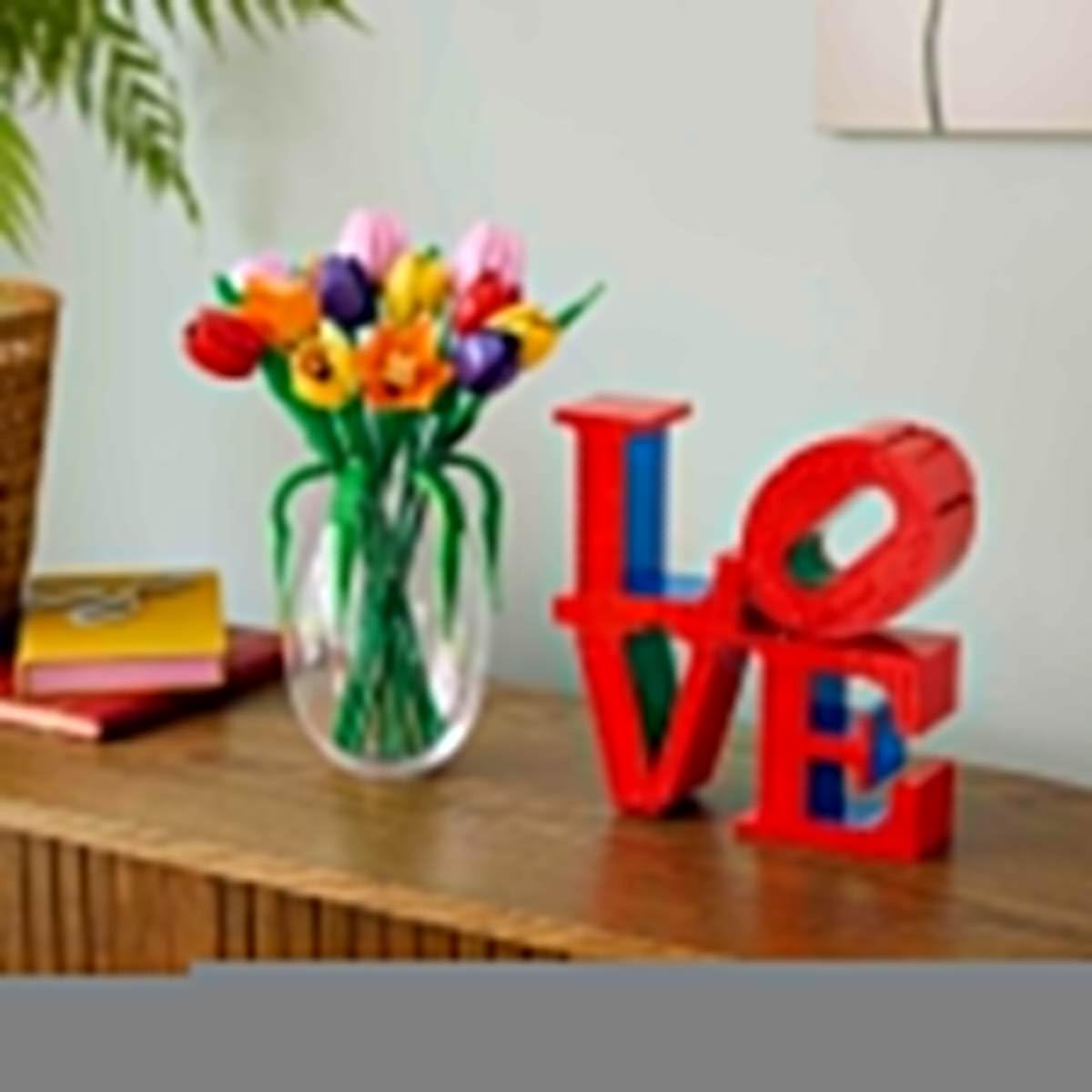 LEGO Botanicals Tulpenstrauß - Set mit Kunstblumen für Erwachsene - mit 14 künstlichen Tulpen in 5 Farben als DIY Deko - Geschenkidee zum Muttertag - 11501 9