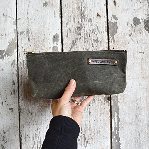 Medium Waxed Canvas Pouch in Moss