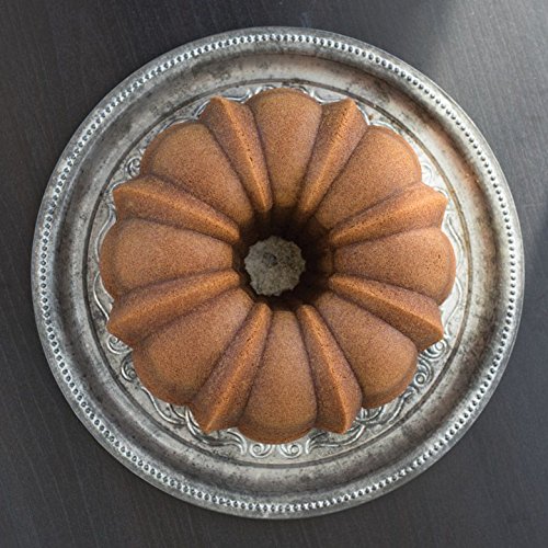 Nordic Ware Pro Cast Original Bundt Pan Bakeware, 12 Cup, Bronze - //coolthings.us