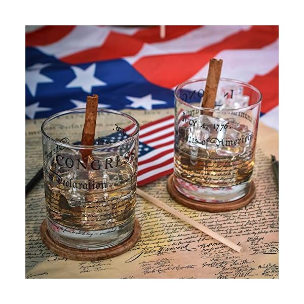 Greenline Goods Whiskygläser - Unabhängigkeitserklärung (2er-Set) | 10 Unzen Becher - American US Patriotic Geschenkset | Altmodische Cocktailgläser – Bild 3