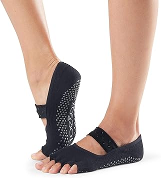 Amazon.com: Toesox Grip Pilates Barre Socks - Calcetines ...