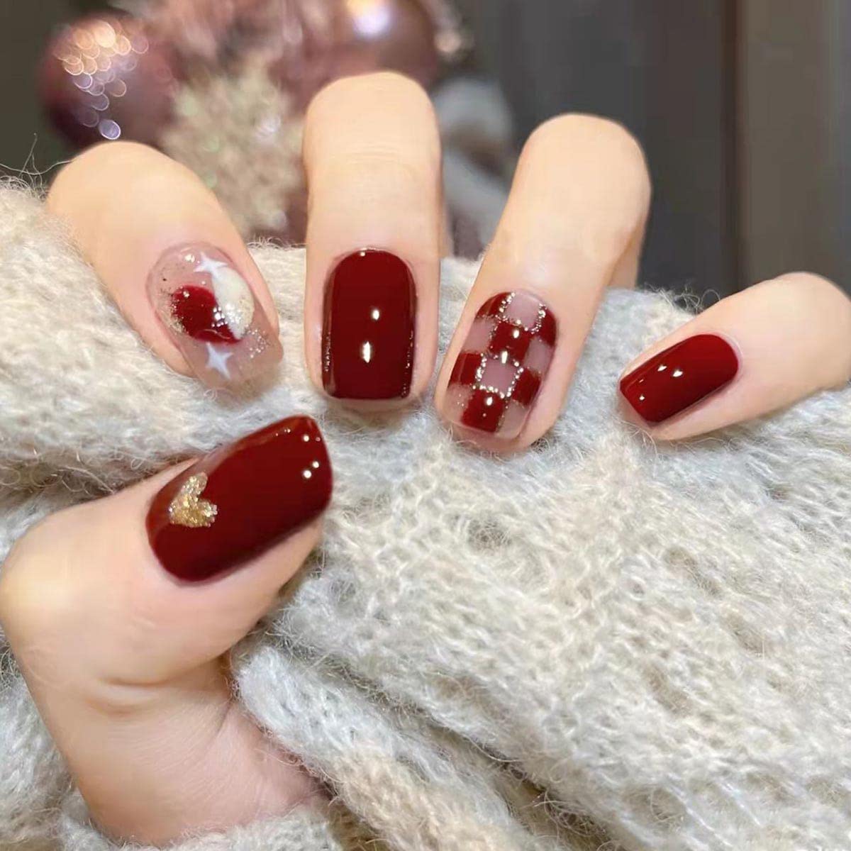 Wedity 24Pcs claret Short Chessboard Love False Nail Pearl Leaf Acrylic False Nails Press on Nails for Women Girls (D)
