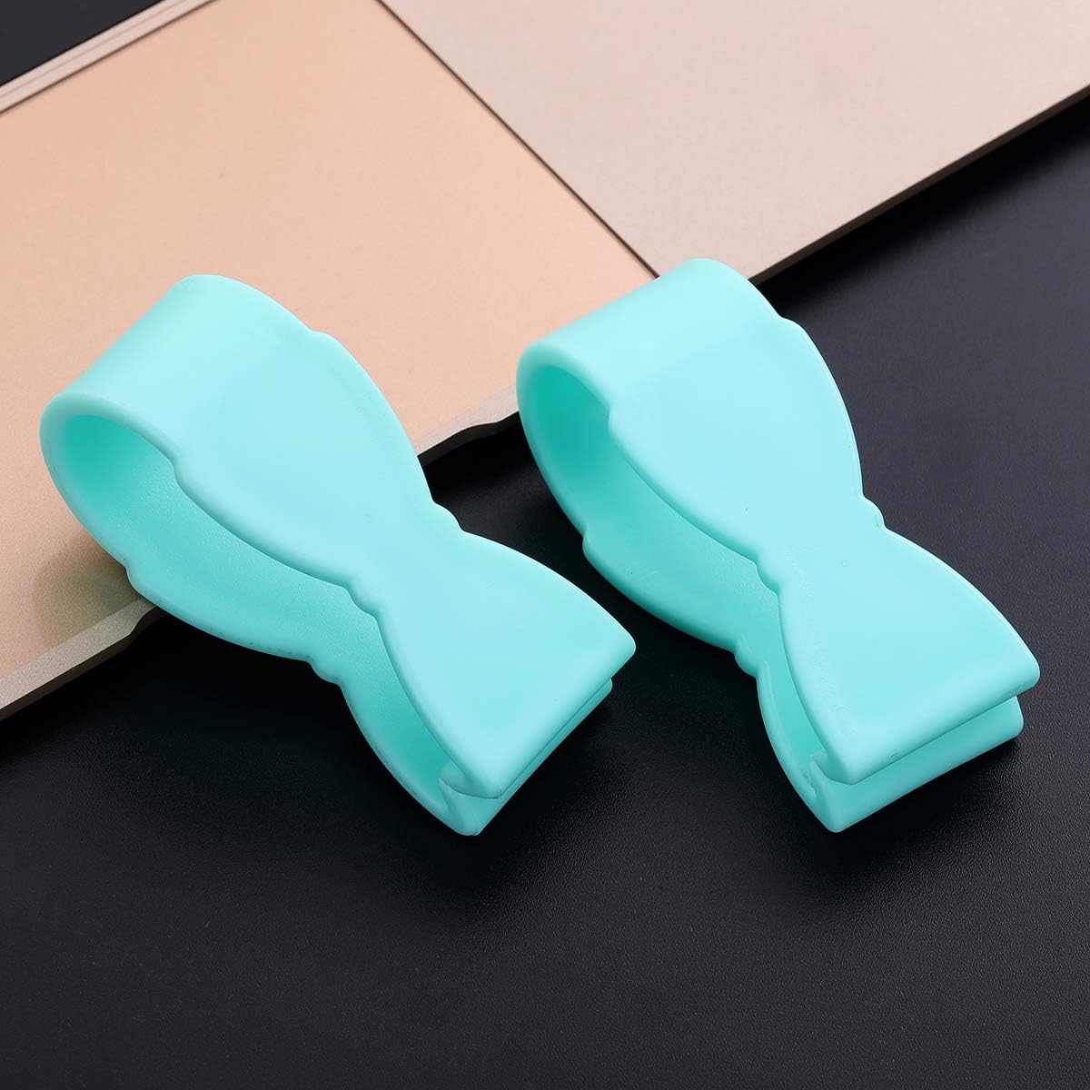 6 PCS Pinless Buckle Plastic Bed Sheet Grippers Clip Bed Sheet Fasteners Adjustable Anti-Slip Quilt Clips Fasteners for Duvet Comforter Blanket as Bedding Accessories Easy to Install Use and Remove: Home & Kitchen