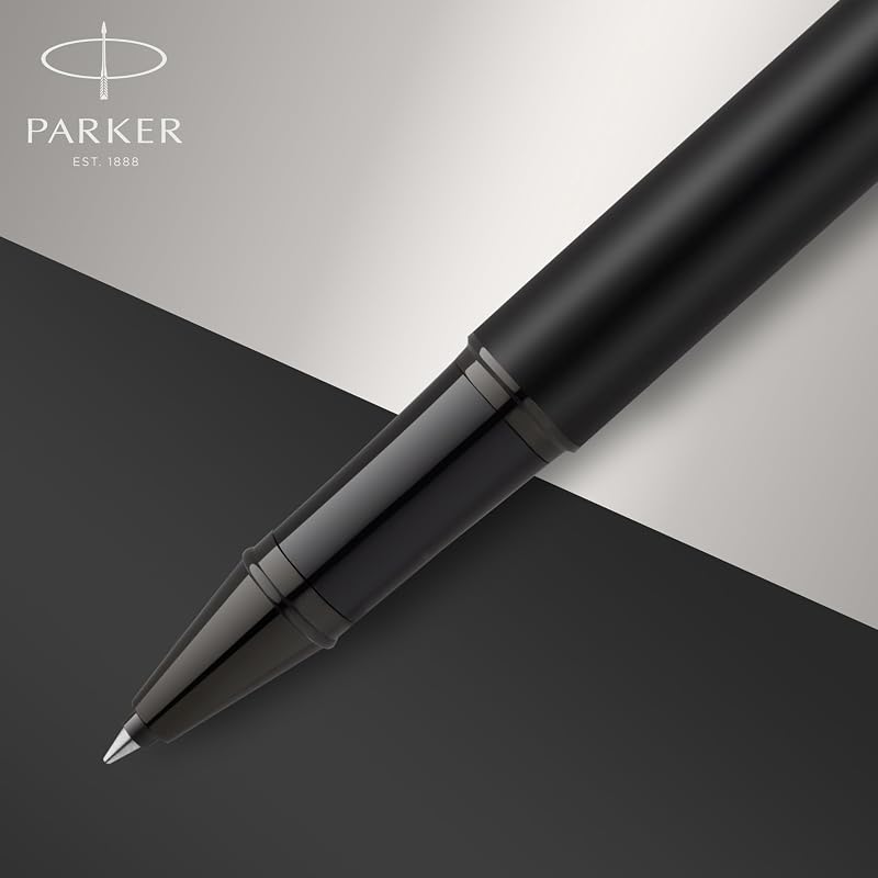 IM penna roller | Nero opaco con finiture nere | Punta fine con ricarica di inchiostro nero | Confezione regalo