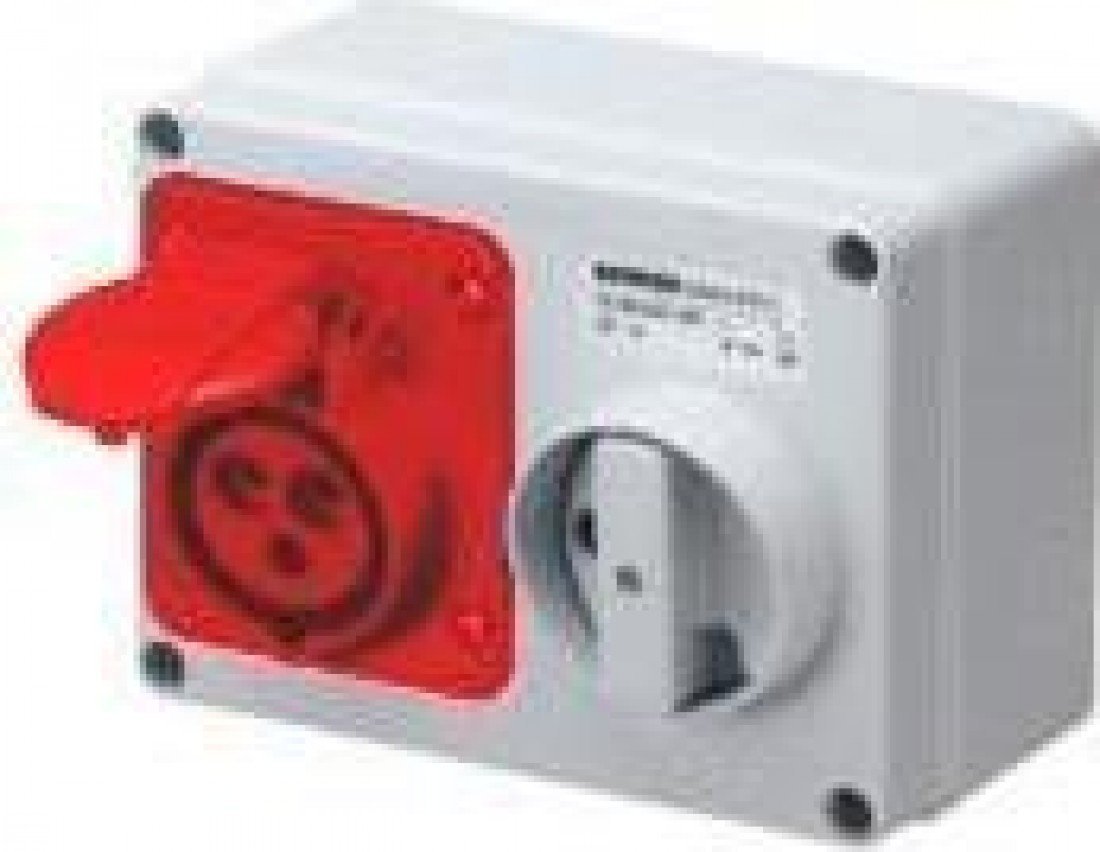 Gewiss GW66008 Horizontal Interlocked Socket Outlet, IP44, 6 Reference, 3P+E Pole, 380V-415V, 16 A, 50 Hz/60 Hz, Red