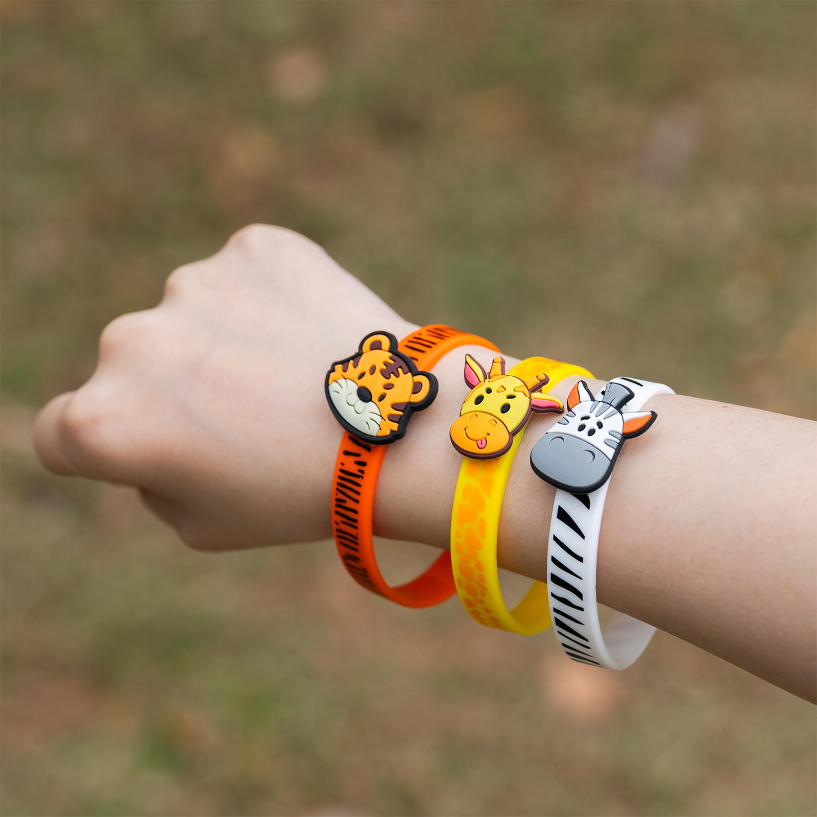 DMIGHT Jungle Safari Party Favors 30 Pcs Wild Animals Slap Bracelets and Rubber Wristband for Kids Birthday Gifts, Wild Theme Party favors for Kids Birthday Party Jungle Safari Party Supplies