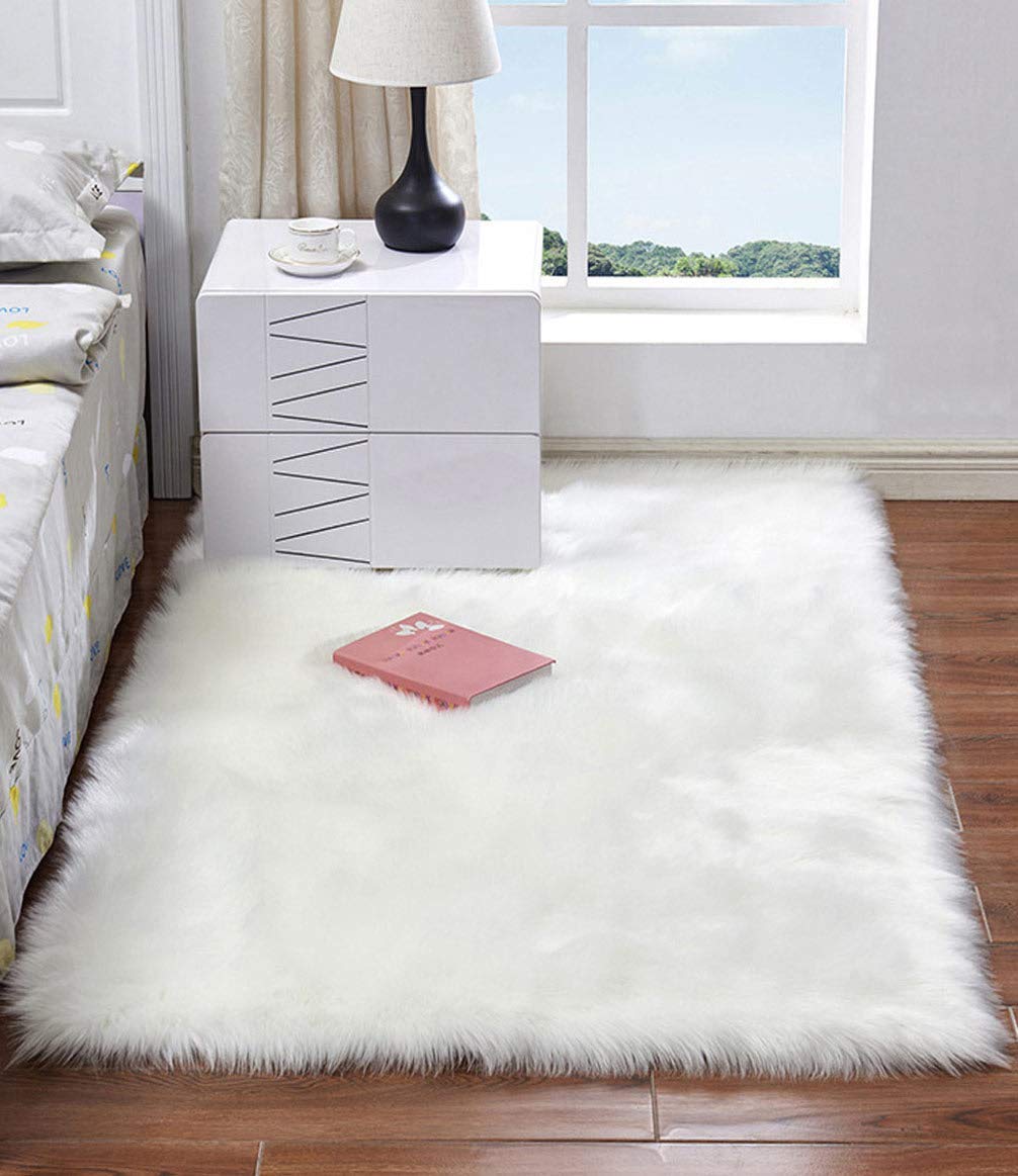 HARESLE Faux Fur Rug, Soft Rugs Living Room,Small Shaggy Rug,Sheepskin Rugs for Living Room,Non Slip Carpet for Bedroom,White Washable Fluffy Area Carpet for Kids Room(White,60x90cm)