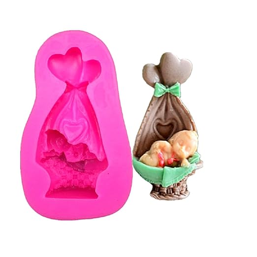 title=STAMPO IN SILICONE CON CALCO DI UN BAMBINO NEONATO IN UNA CULLA. PER PASTA DI