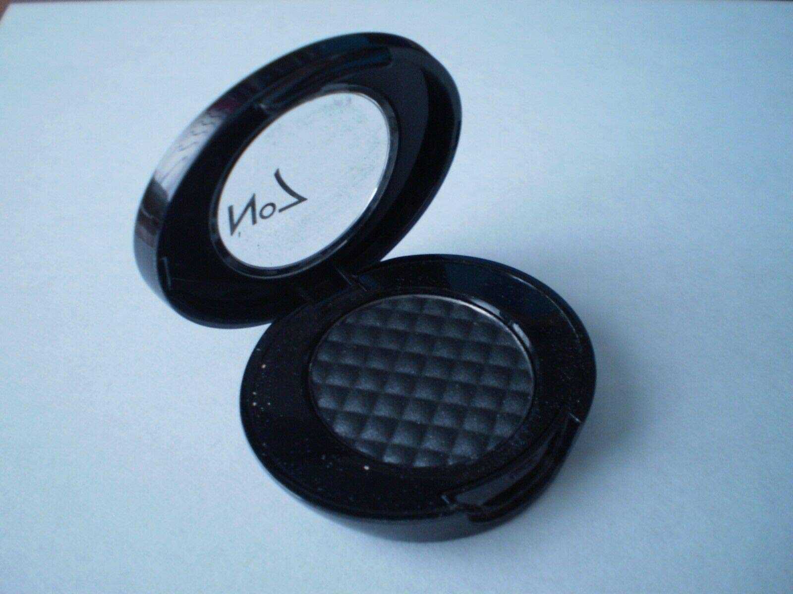 Boots No7 Stay Perfect Eye Shadow (Silver shine)