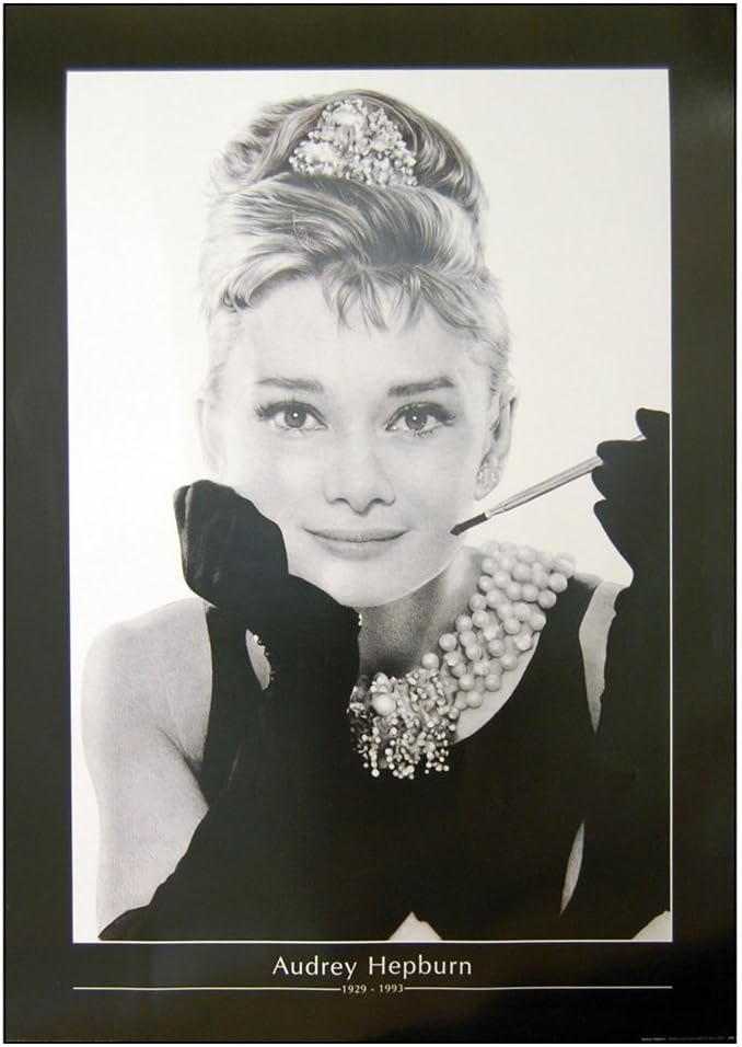 Amazon.de: Audrey Hepburn Poster Breakfast at Tiffany 's. 86 x 61 cm
