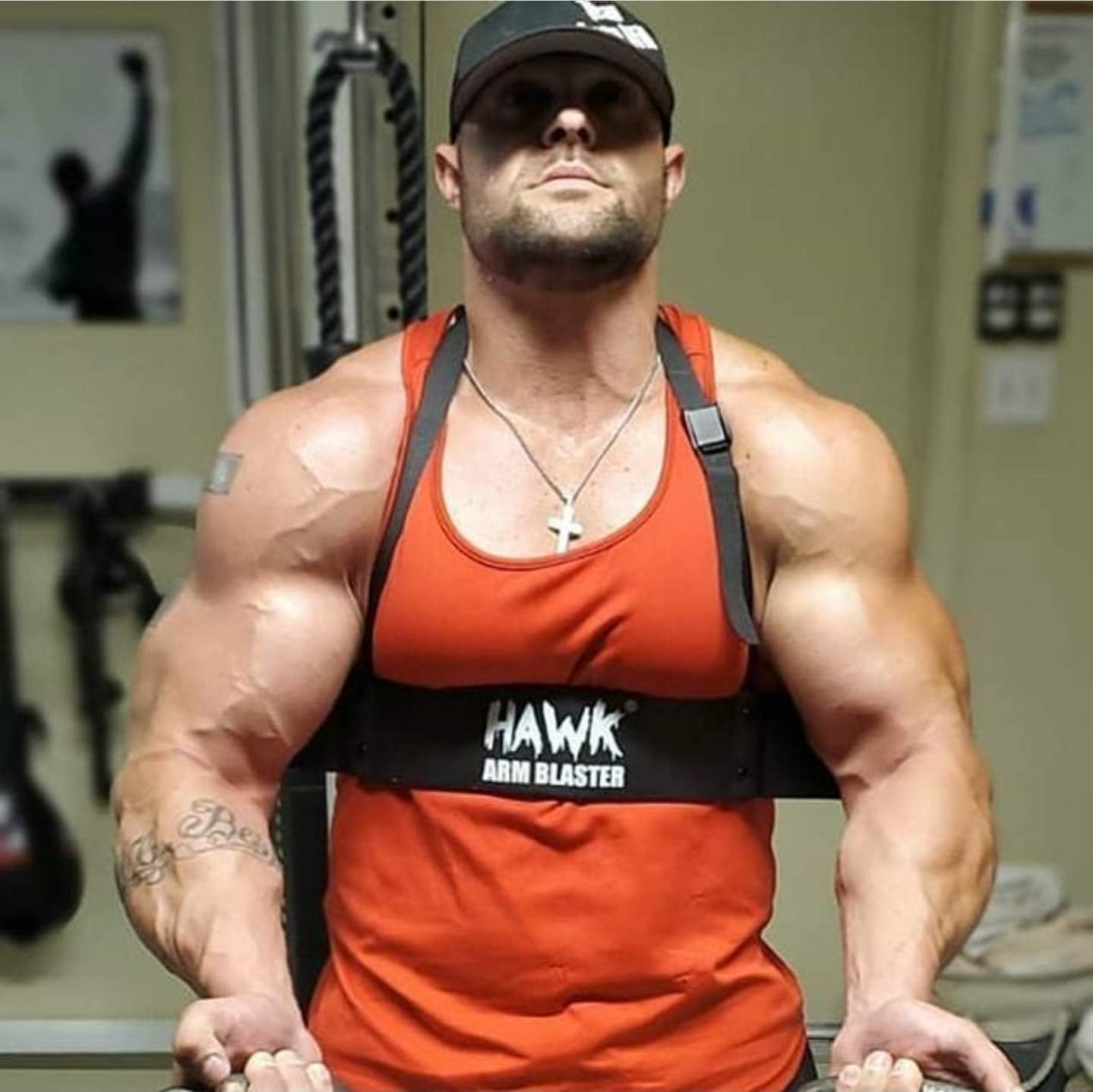Amazon Hawk Sports アームブラスター 上腕三頭筋 ダンベル バーベル カールマッスルビルダー 上腕二頭筋アイソレーター ビッグアーム用 ボディビルディング ウェイトリフティングサポート 筋力 筋肉増加 ブラック Hawk Sports 筋力トレーニング