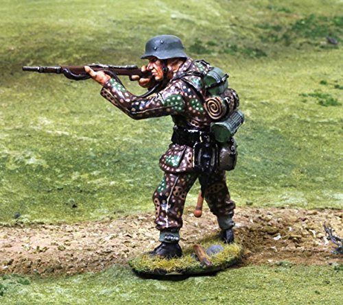 collectors showcase toy soldiers