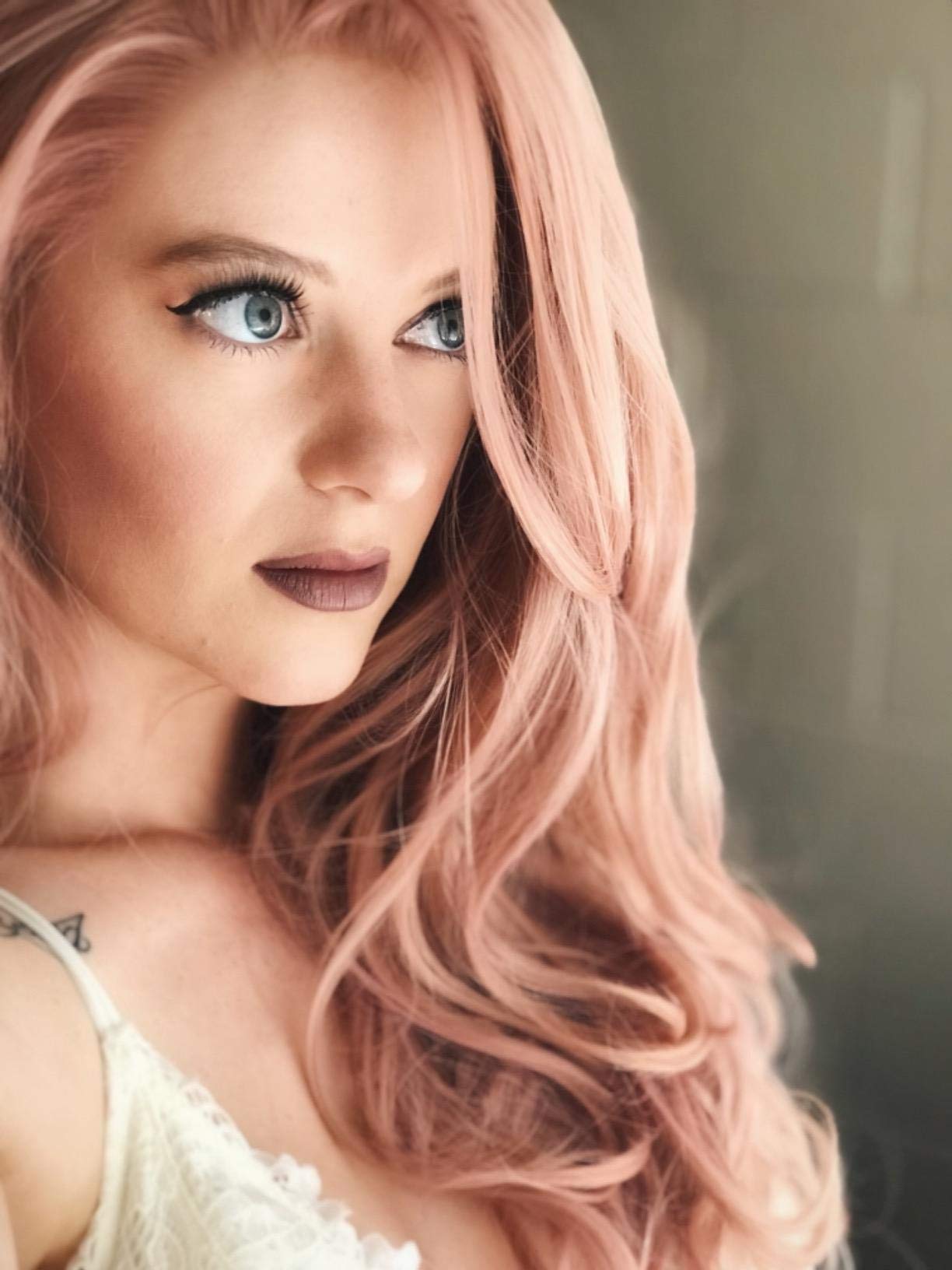 eNilecor Pink Lace Front Wigs,Long Curly Synthetic Wig Lace Wig Hair Replacement Wigs for Women 22 Inches with Wig Cap and Comb (Pink)