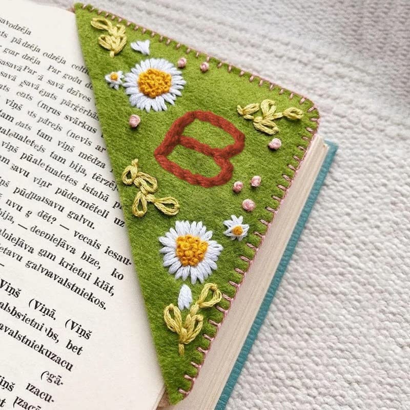 Litthing Hand Embroidered Corner Bookmark, 26 Letters Personalised Seasons Felt Triangle Bookmarks Gifts for Book Lovers Men Women