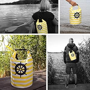 XENOBAG Dry Bag 8l / Wasserfeste Tasche/Strand Rucksack mit maritimem Muster/wasserdichter Beutel (drybag) mit verstellbarem Schultergurt (8 Liter, weiß/gelb Steuerrad) 2 Schnorchelmasken 61qZbdtCMCL. SS300 NIMM MIT, WAS DIR WICHTIG IST & HALTE ES TROCKEN UND GESCHÜTZT - Wasserdichte Packtasche ideal zur sicheren Aufbewahrung von u.a. Smartphone und Wertsachen z.B. beim Wassersport.
GRATIS HANDTUCH INKLUSIVE - Wasserfeste Badetasche als prima Begleiter am Strand bzw. auf Boot, SUP Board, Kajak, Kanu oder Yacht | mit abnehmbarem Gurt und kl. Handtuch (30cm x 40cm) als Geschenk.
DIE IDEALE GRÖSSE - Maße des unverschl. Beutels aus Lkw-Plane ca. 32cm breit u ca. 38cm hoch | BodenØ ca. 20cm | Gurt max. 100cm | Volumen des geschl. wasserfesten Beutels ca. 8 Liter.