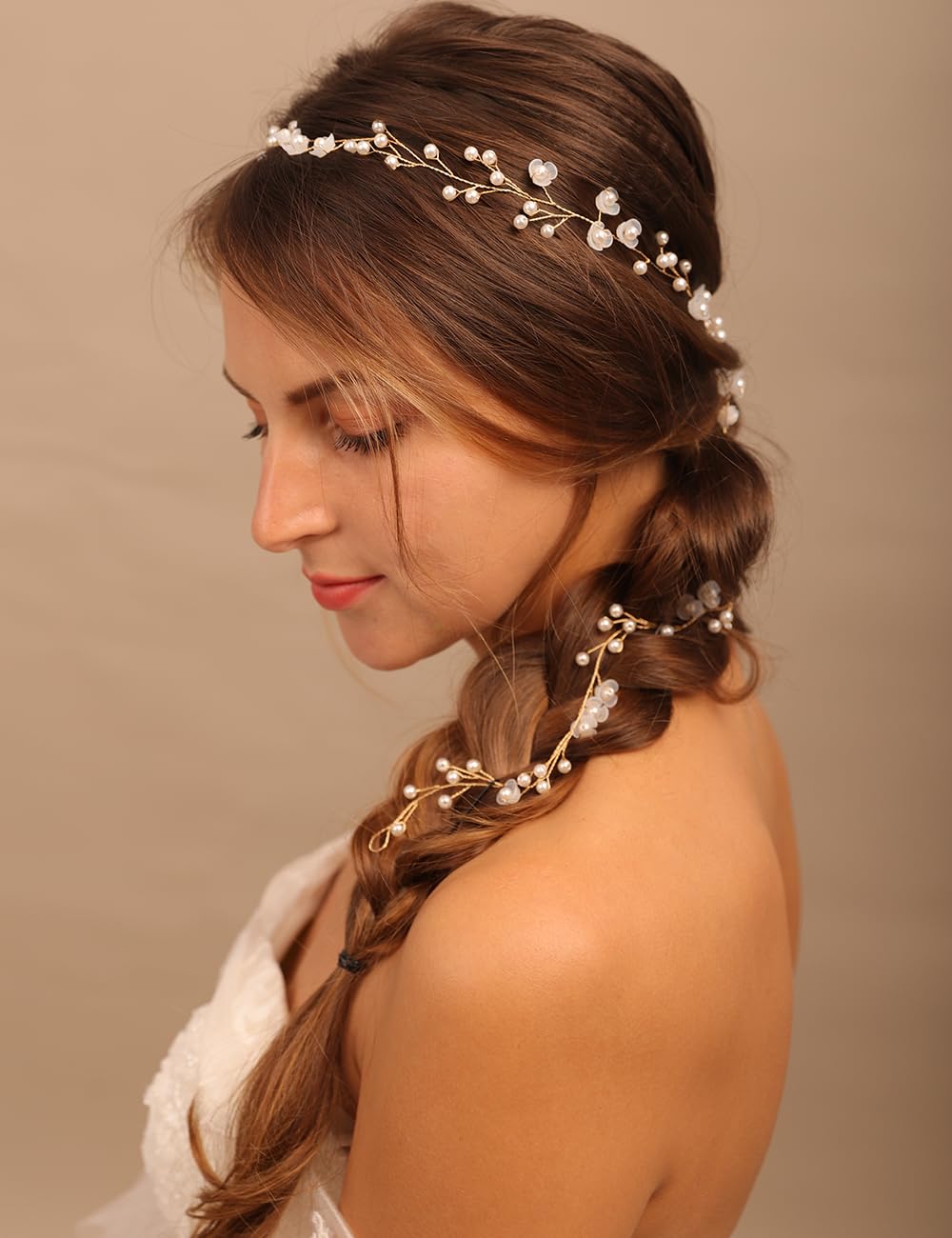 BERYUAN White Flower Pearls Wedding Hair Vine Pearls Wedding Headband Gold Bridal Headpiece Wedding Hair Accessory for Brides Bridesmaid Girls (Gold)
