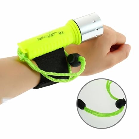 Zeanus underwater flashlight with twist cap control and dual beam modes