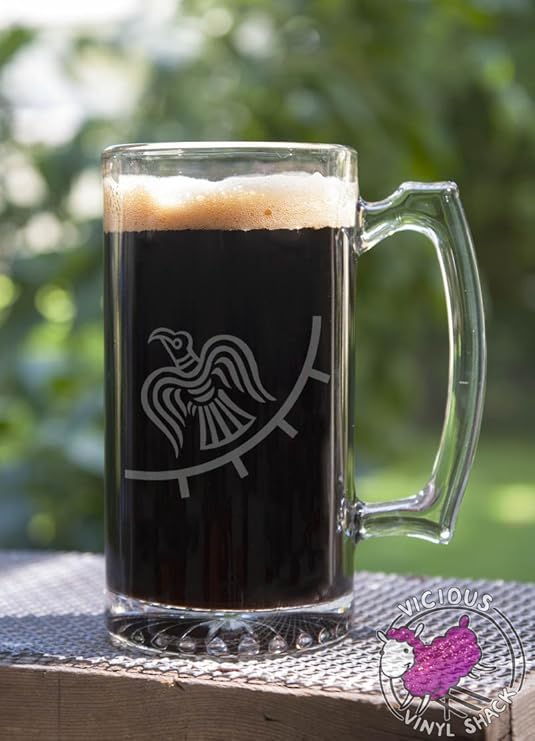 Amazon Com Viking Raven Banner And Sun 24 Oz Etched Glass Stein