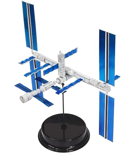 Amazon.com: International Space Station (Painted Plastic Model) 1