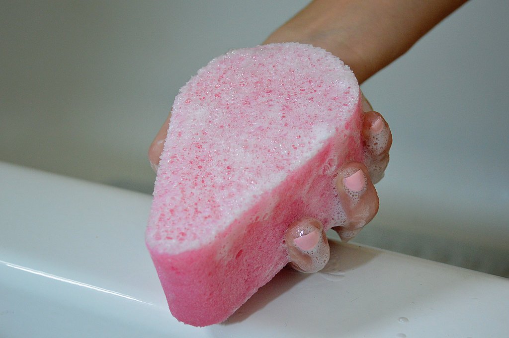 Spongeables Anti-Cellulite Body Wash in a Sponge, Blushing Bellini Scent, Spa Cellulite Massager, Moisturizer and Exfoliator, 20+ Washes, 4 oz Sponge, Pack of 1 : Beauty