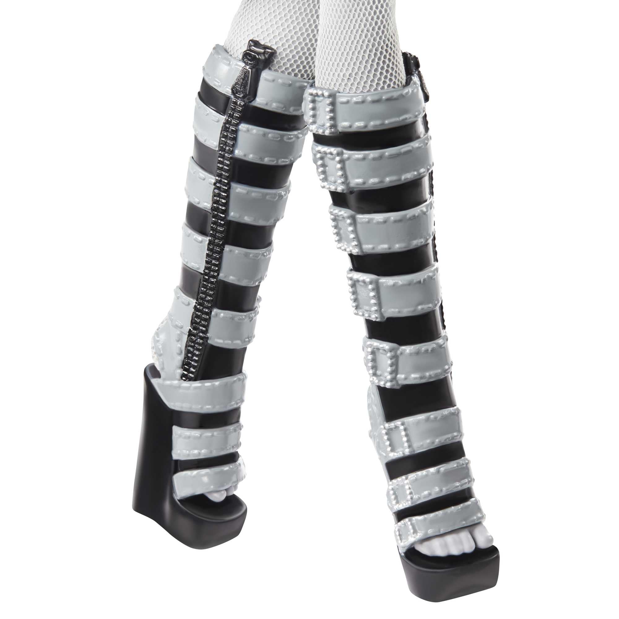 Monster High Reel Drama Doll, Clawdeen Wolf in Black and White, Collectible Reproduction with Doll-Size and Life-Size Posters, Horror Flick Theme