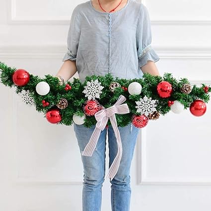 Decorazioni Natalizie Jeans.Yjmgrowing Decorazioni Di Ghirlande Natalizie Verdi 0 9m 1 5m Con Bacche Pigne Archi Corona In Pvc Artificiale Per Caminetti Scala Albero Di Natale Decorazioni A 90cm Amazon It Casa E Cucina