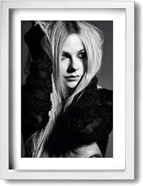 Amazon Co Jp Avril Lavigne アヴリル ラヴィーン フレームの絵 絵画 壁の絵 ソファの背景絵画 タペストリー 美術室 モダンアート 枠付き 木製 ファッション サプライズ サイズ30 40cm ホーム キッチン