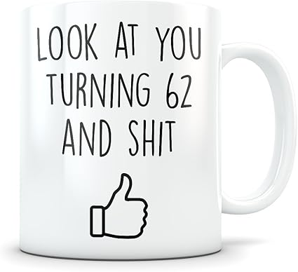 Amazon 62歳の誕生日プレゼント 女性と男性 ターニング62歳の誕生日プレゼント 誕生日プレゼント 誕生日プレゼントに最適 おもしろい ギャグパーティーカップアイデア ジョークのお祝いに 大人誕生日プレゼントに最適 Ultimategiftsshop グラス タンブラー
