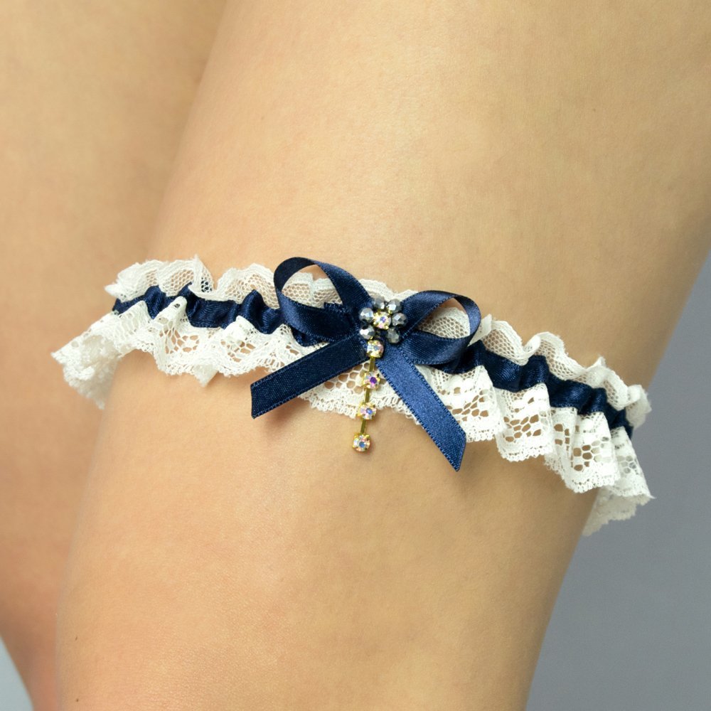 La giarrettiera, il regalo per la sposa - con il blu portafortuna