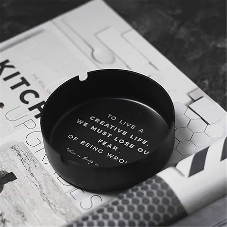 Amazon Co Jp Tyro オリジナル 北欧 メタル ストレージ トレイ 灰皿 英語 文字 プリント マット ブラック プレート 真鍮 カラー 灰皿 デスクトップ装飾用 ホーム キッチン