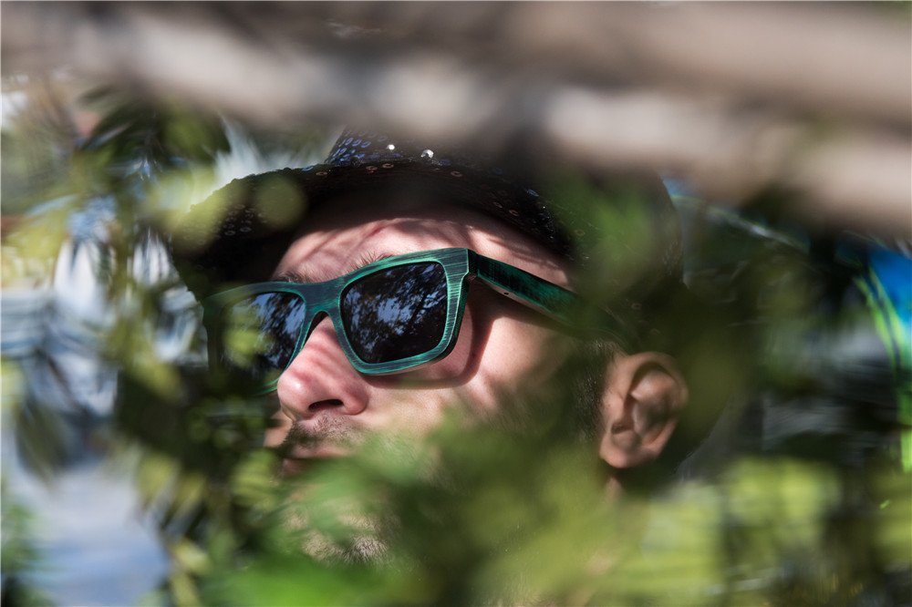 SHELOO Bamboo Wood Polarized Sunglasses Retro Style 100% UV Protection Green Frame