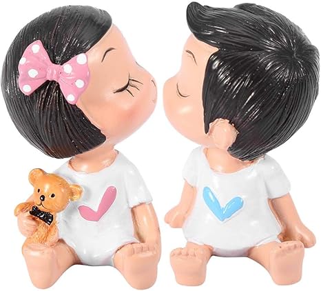 Amazon Co Jp Hztyyier かわいいキス カップル 男の子 女の子 おもちゃ ミニチュア フィギュア ミニ人形 ギフト 車装飾 ドールハウス人形 おもちゃ ホーム キッチン