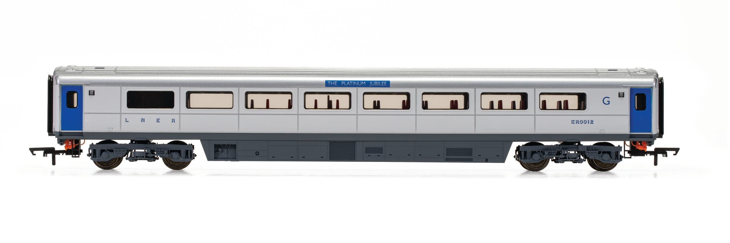 Hornby Coach Car - R40355E Platinum Jubilee of Queen Elizabeth II, Mk3 Sliding Door, Trailer First Disabled Train Toy, 00 Gauge Carriage for Train Set, Rolling Stock Models - 1:76 Scale Model Gift