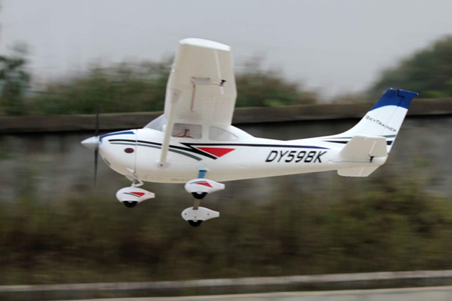 dynam cessna 182